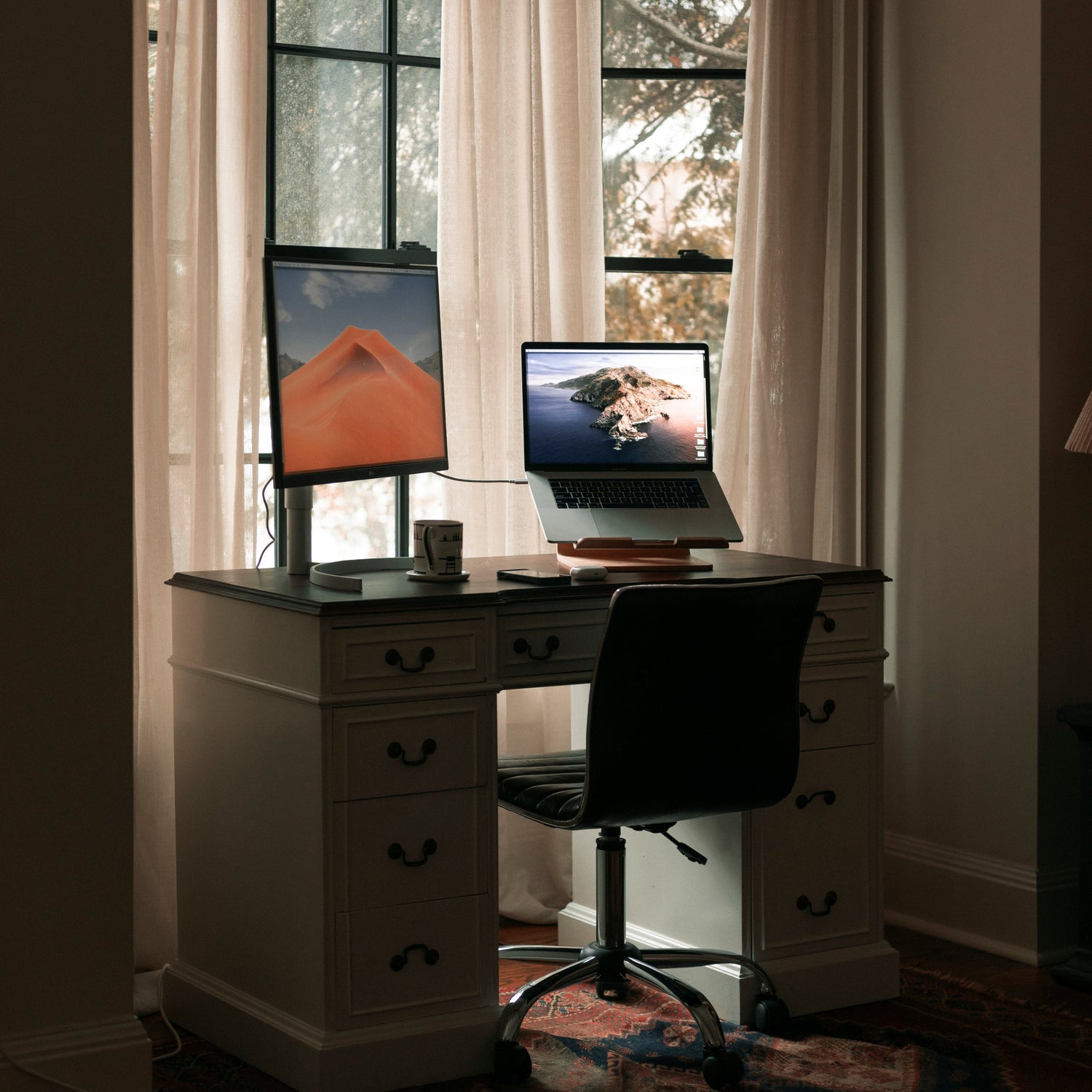 Bureau dans une maison pour effectuer du télétravail.