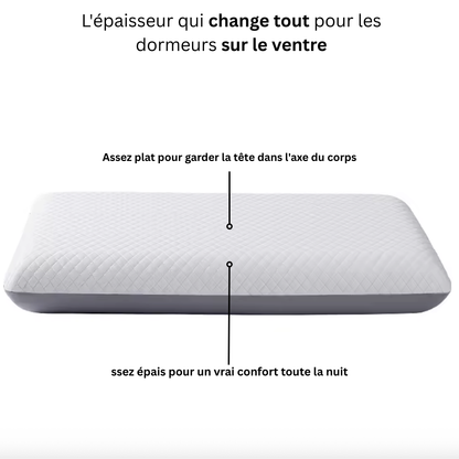 Vue de face de l'oreiller ergonomique plat Nerua montrant l'épaisseur idéale pour garder la tête alignée pendant le sommeil sur le ventre.