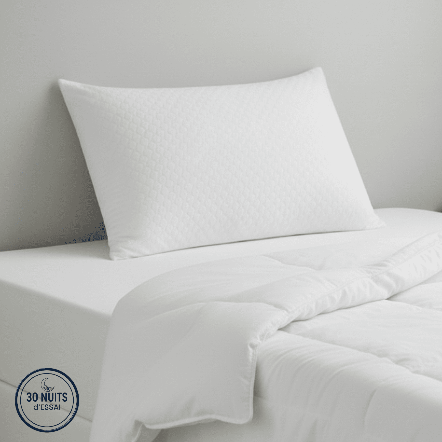 Oreiller ergonomique ajustable Nerua posé sur un lit avec badge 30 nuits d'essai satisfait ou remboursé.