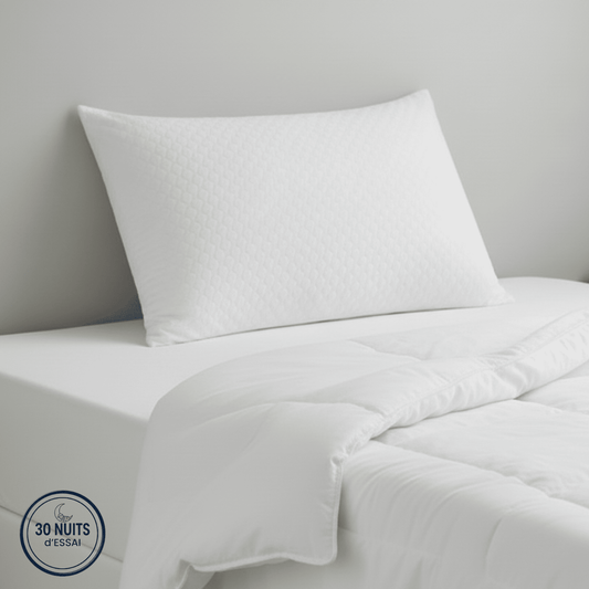 Oreiller ergonomique ajustable Nerua posé sur un lit avec badge 30 nuits d'essai satisfait ou remboursé.